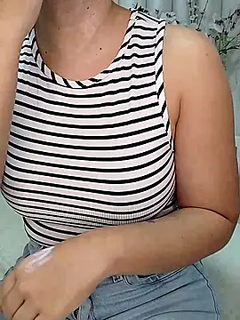 Snapshot of CataRicci chatting on 18, 10, 2025 CataRicci online show from 18, 10, 2025