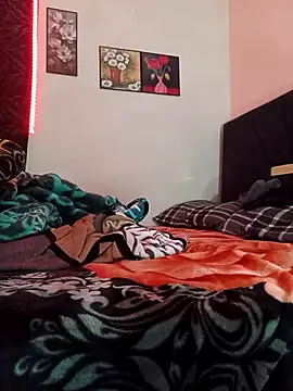 hot-twin online show from 3, 12, 2025