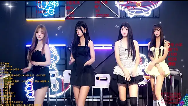 EYgirl222 online show from 18, 9, 2025