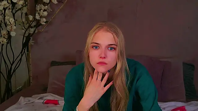 Snapshot of 4example_Chloe chatting on 25, 9, 2025 4example Chloe online show from 25, 9, 2025