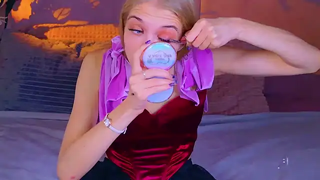 Snapshot of 4example_Chloe chatting on 22, 10, 2025 4example Chloe online show from 22, 10, 2025