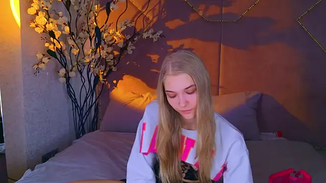 Snapshot of 4example_Chloe chatting on 11, 11, 2025 4example Chloe online show from 11, 11, 2025