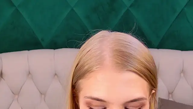 Snapshot of 4example_Chloe chatting on 1, 4, 2026 4example Chloe online show from 1, 4, 2026