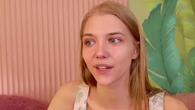 Snapshot of 4example_Chloe chatting on 2, 4, 2026 4example Chloe online show from 2, 4, 2026