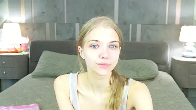 Snapshot of 4example_Chloe chatting on 3, 4, 2026 4example Chloe online show from 3, 4, 2026