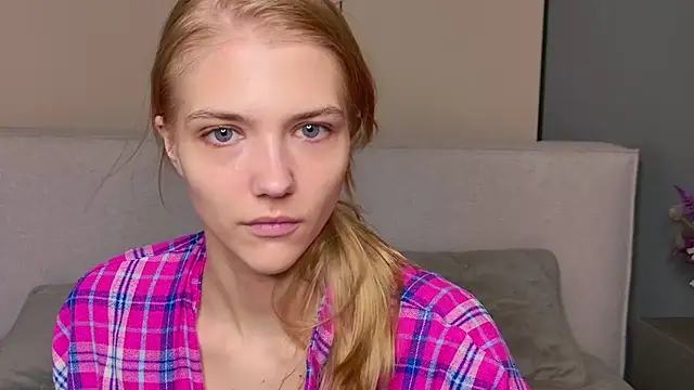 Snapshot of 4example_Chloe chatting on 5, 4, 2026 4example Chloe online show from 5, 4, 2026