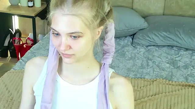 4example Chloe online show from 8, 5, 2026