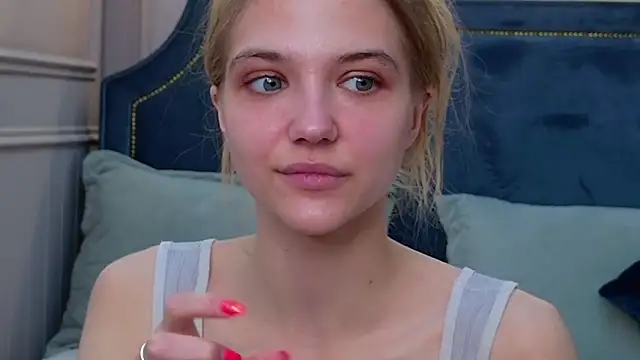 4example Chloe online show from 10, 5, 2026