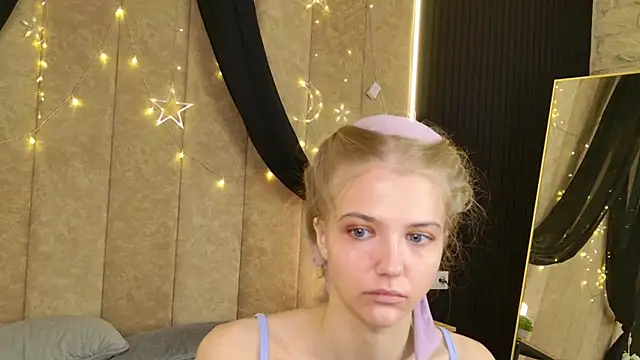 4example Chloe online show from 11, 5, 2026