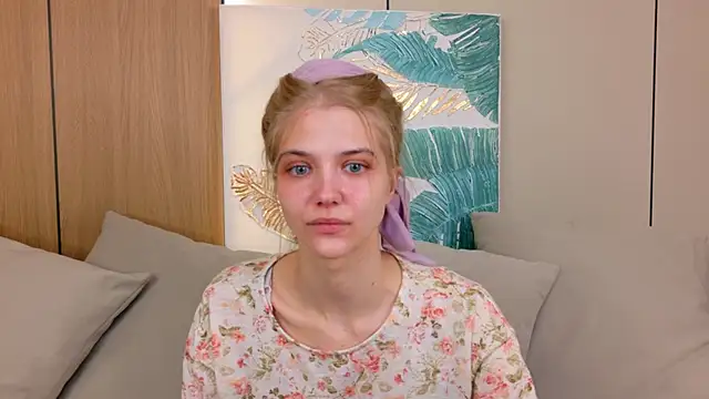 4example Chloe online show from 13, 5, 2026