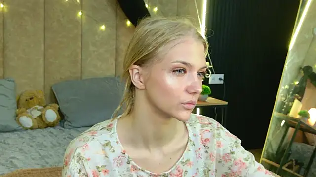 4example Chloe online show from 16, 5, 2026