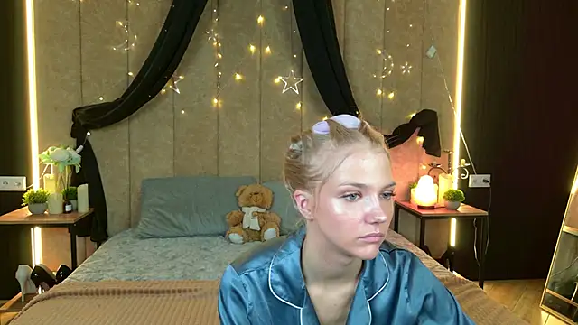 4example Chloe online show from 17, 5, 2026