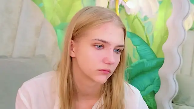 Snapshot of 4example_Chloe chatting on 8, 7, 2026 4example Chloe online show from 8, 7, 2026