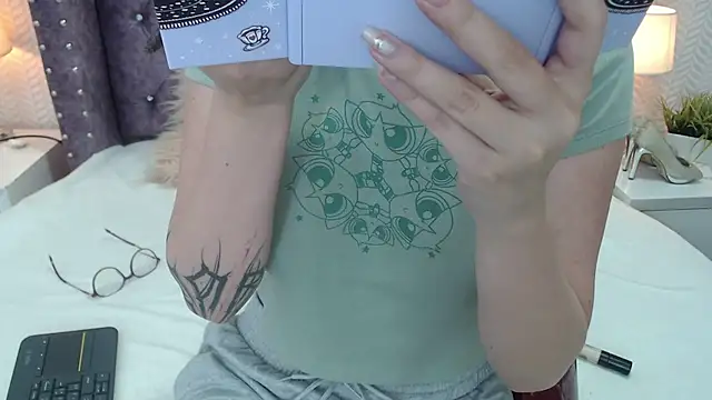 RavenLove  online show from 28, 9, 2025