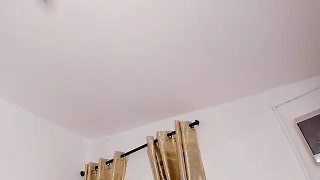 TANISHA HILL online show from 18, 11, 2025