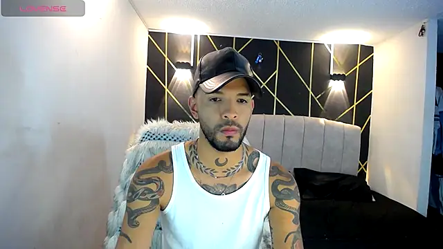 Snapshot of LickMyInk chatting on 18, 10, 2025 LickMyInk online show from 18, 10, 2025