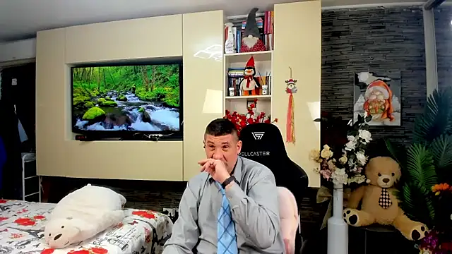 Snapshot of SpartacusDaddy48 chatting on 1, 4, 2026 SpartacusDaddy48 online show from 1, 4, 2026