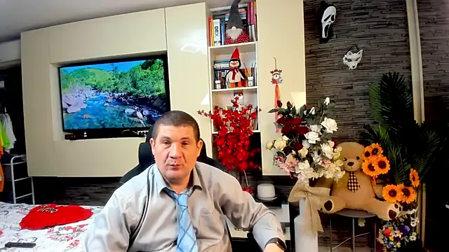SpartacusDaddy48 online show from 19, 5, 2026
