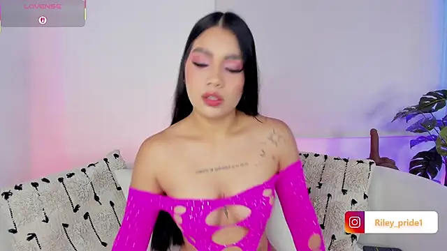 Snapshot of Cutie_Riley chatting on 9, 10, 2025 Cutie Riley online show from 9, 10, 2025