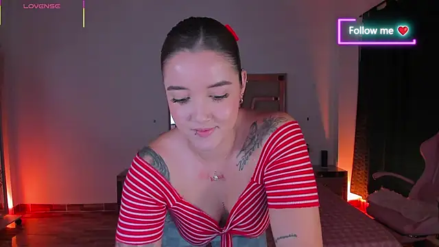 Snapshot of lunaarose chatting on 24, 4, 2026 lunaarose online show from 24, 4, 2026