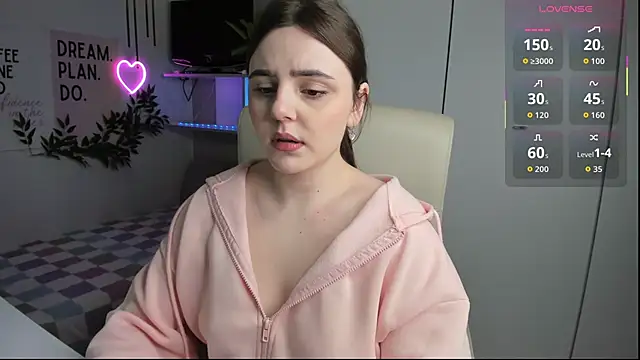 Snapshot of LiaWoow chatting on 28, 9, 2025 LiaWoow online show from 28, 9, 2025