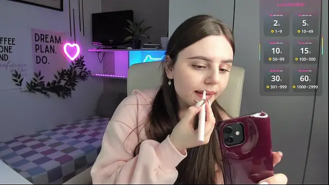 Snapshot of LiaWoow chatting on 29, 9, 2025 LiaWoow online show from 29, 9, 2025