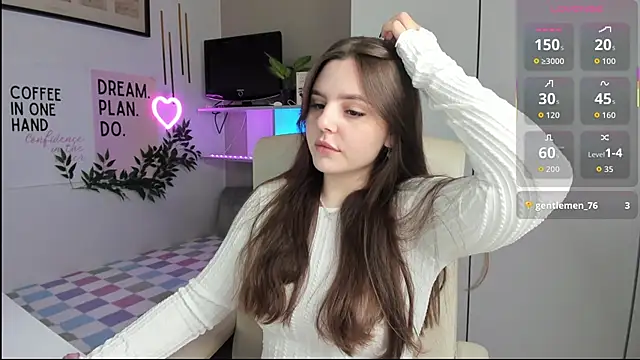 Snapshot of LiaWoow chatting on 12, 10, 2025 LiaWoow online show from 12, 10, 2025