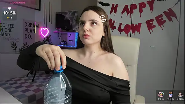 Snapshot of LiaWoow chatting on 26, 10, 2025 LiaWoow online show from 26, 10, 2025