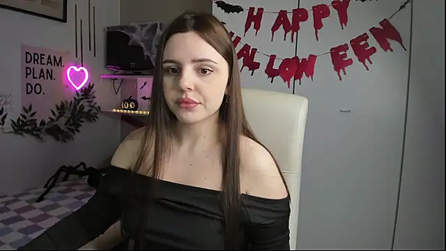 Snapshot of LiaWoow chatting on 27, 10, 2025 LiaWoow online show from 27, 10, 2025