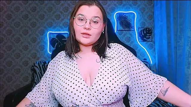 InLoveWithLife26 online show from 5, 11, 2025