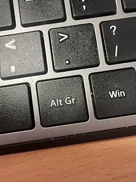 HiddenHoneyLDN online show from 4, 12, 2025