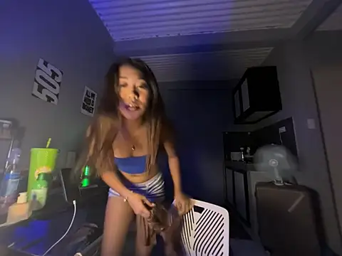 Snapshot of PinayLina18 chatting on 24, 4, 2026 PinayLina18 online show from 24, 4, 2026