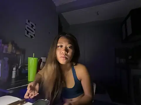 Snapshot of PinayLina18 chatting on 8, 5, 2026 PinayLina18 online show from 8, 5, 2026