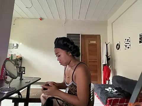 Snapshot of PinayLina18 chatting on 4, 6, 2026 PinayLina18 online show from 4, 6, 2026