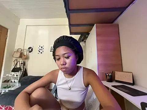 Snapshot of PinayLina18 chatting on 9, 6, 2026 PinayLina18 online show from 9, 6, 2026