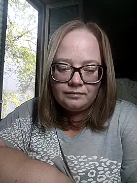Snapshot of LillyWilly chatting on 6, 10, 2025 LillyWilly online show from 6, 10, 2025