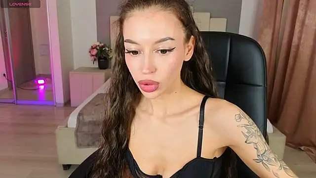 Alexa   Hill online show from 8, 9, 2025