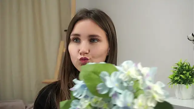 EthalFlowers online show from 12, 10, 2025