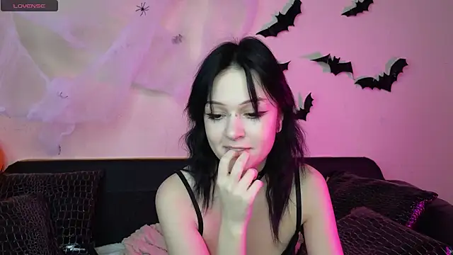 Snapshot of mimi_purrs chatting on 28, 10, 2025 mimi purrs online show from 28, 10, 2025