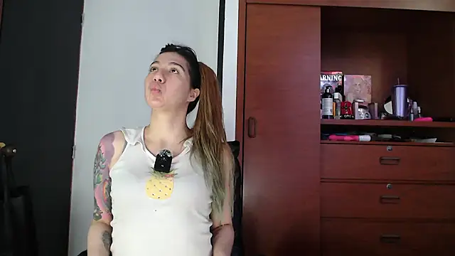 Snapshot of karlamoon23 chatting on 25, 9, 2025 karlamoon23 online show from 25, 9, 2025