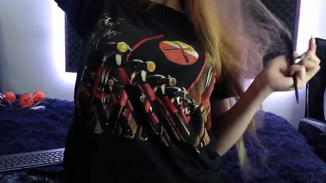 Snapshot of karlamoon23 chatting on 15, 10, 2025 karlamoon23 online show from 15, 10, 2025