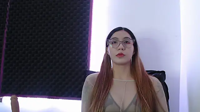 Snapshot of karlamoon23 chatting on 16, 10, 2025 karlamoon23 online show from 16, 10, 2025