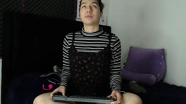 Snapshot of karlamoon23 chatting on 30, 10, 2025 karlamoon23 online show from 30, 10, 2025