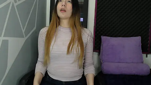 karlamoon23 online show from 4, 12, 2025