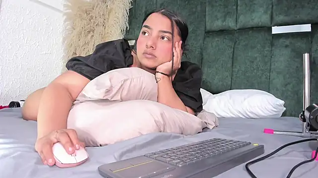 Chloe jackson25 online show from 13, 6, 2026