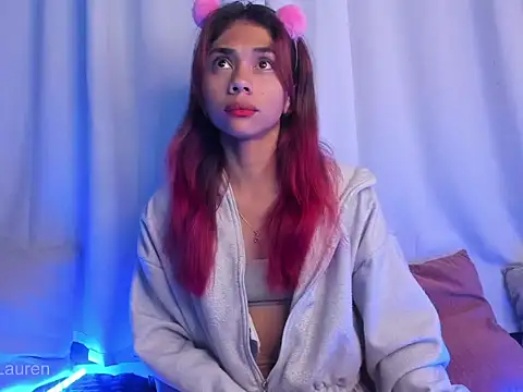 Laurenn 2 online show from 21, 10, 2025