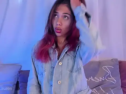 Laurenn 2 online show from 4, 11, 2025