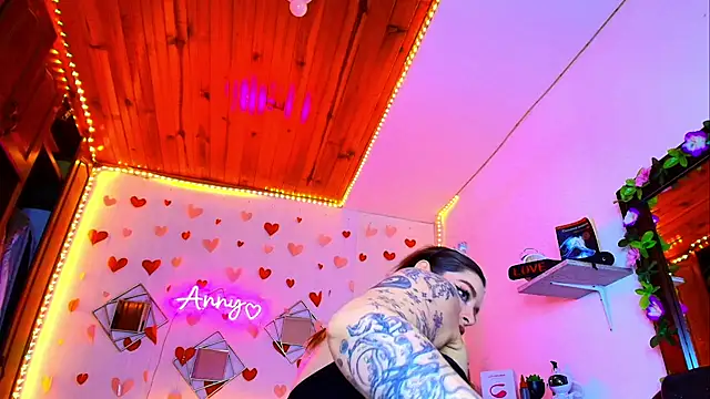 Anny Hurtado online show from 16, 9, 2025