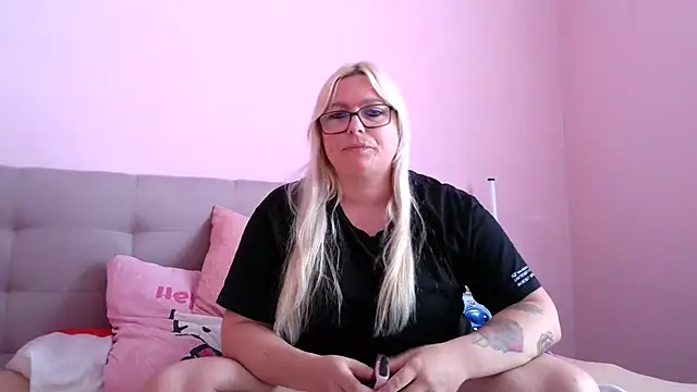 Snapshot of ToyCandyGirl chatting on 6, 8, 2026 ToyCandyGirl online show from 6, 8, 2026