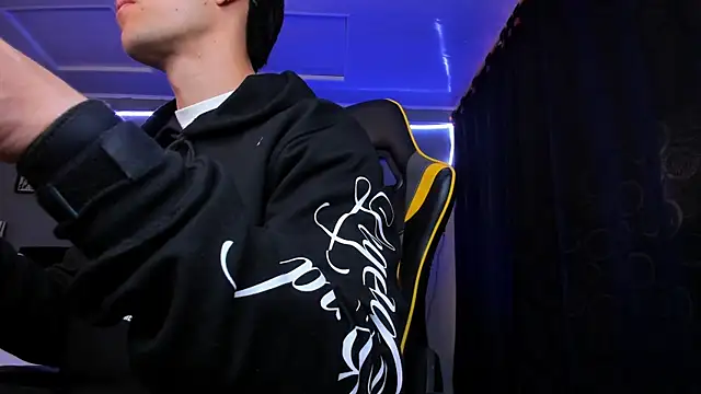 alexgiraldo   online show from 3, 12, 2025